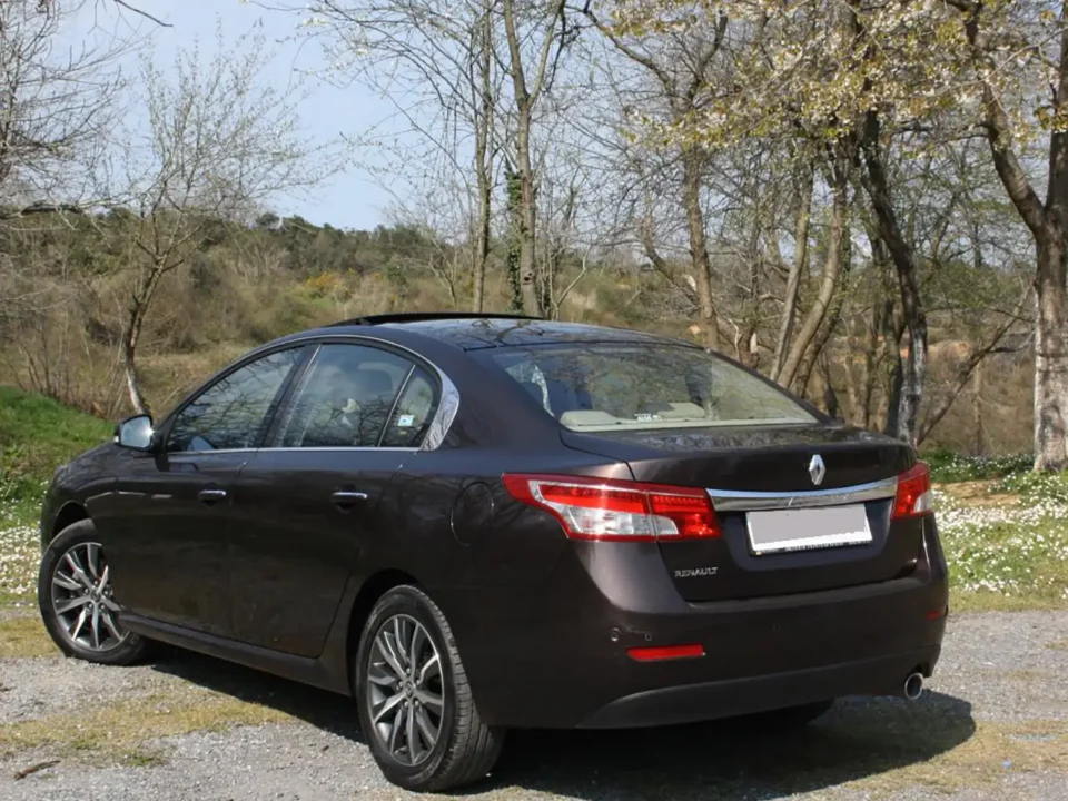 تعمیرگاه تخصصی رنو لتیتود باغستان شرقی